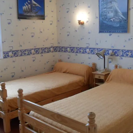 Maison De Plain-pied Avec Jardin Clos, Proche De La Et Des Commerces - Fr-1-494-58 *