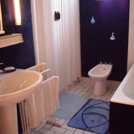 Maison De Plain-pied Avec Jardin Clos, Proche De La Et Des Commerces - Fr-1-494-58 Nyaraló