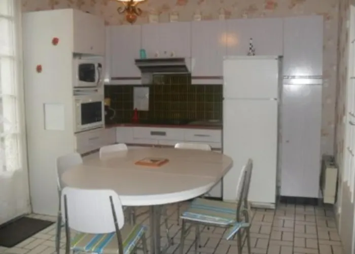 Maison De Plain-pied Avec Jardin Clos, Proche De La Et Des Commerces - Fr-1-494-58 * Saint-Georges-de-Didonne