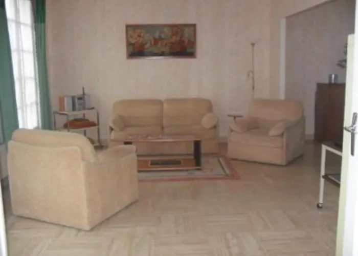 Maison De Plain-pied Avec Jardin Clos, Proche De La Et Des Commerces - Fr-1-494-58