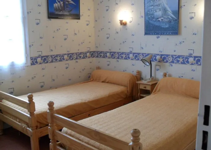 Maison De Plain-pied Avec Jardin Clos, Proche De La Et Des Commerces - Fr-1-494-58 *