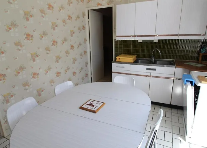 Maison De Plain-pied Avec Jardin Clos, Proche De La Et Des Commerces - Fr-1-494-58 *